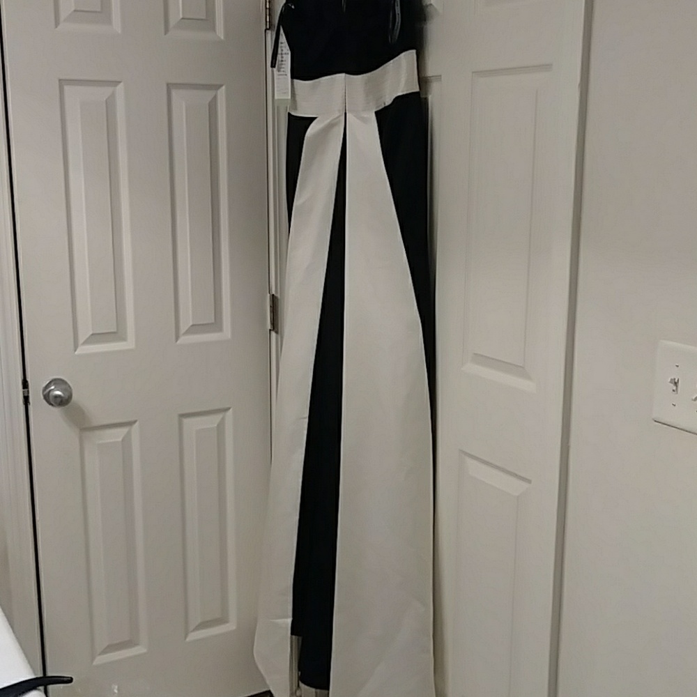 Gown - Picture 2 of 7